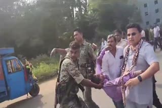 Purulia MP Jyotirmoy Singh Mahato took injured youth to hospital in Bokaro