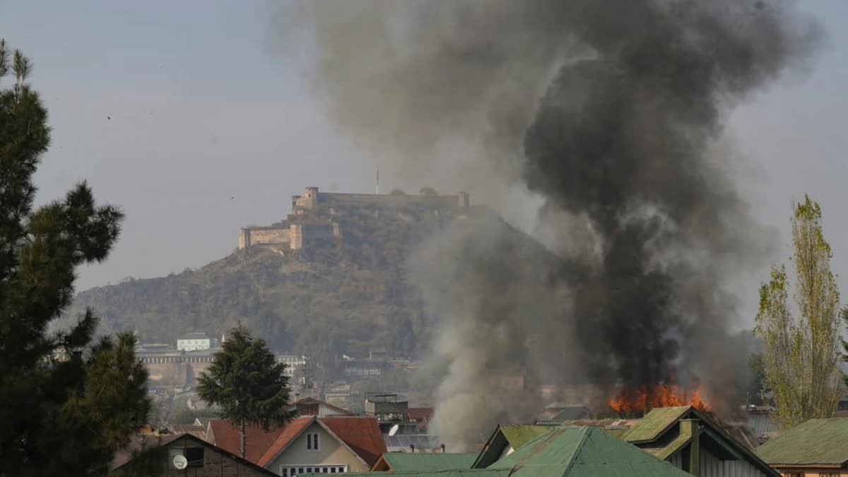 Smoke billows out after fire broke out at the house where militants were allegedly holed up, during an encounter between security forces and terrorists at Khanyar area of Srinagar, Saturday, Nov. 2, 2024.