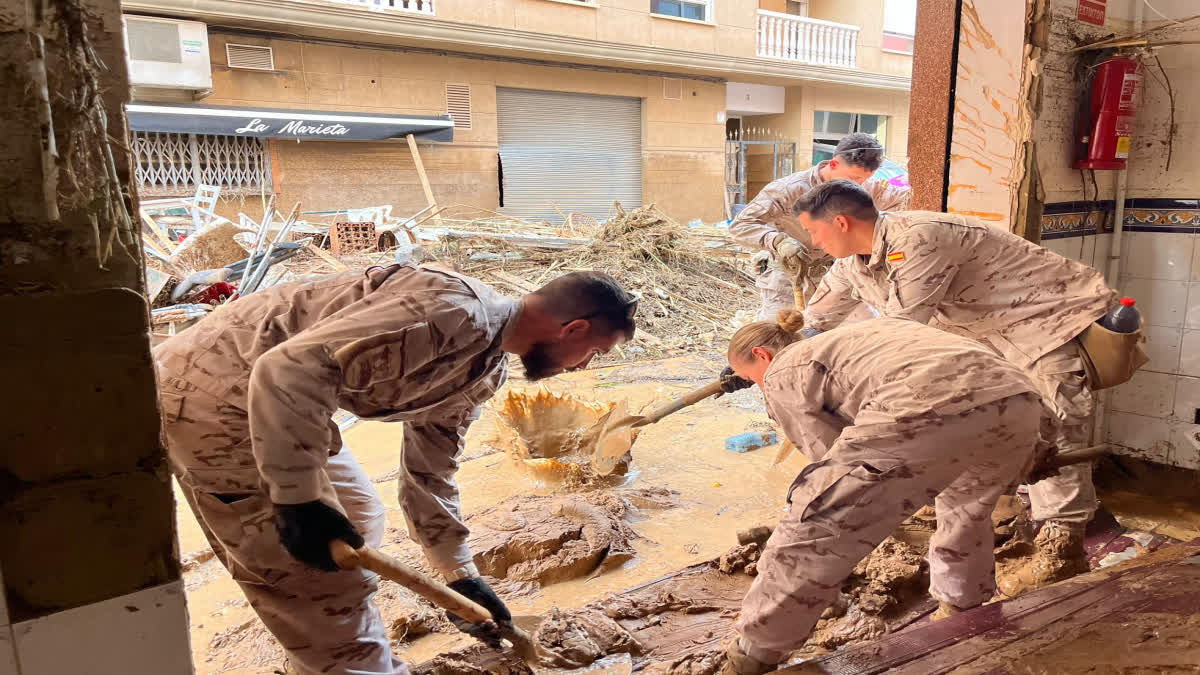 Spain floods claim over 200 lives  Valencia hardest hit  Spain floods death rate  ஸ்பெயின்