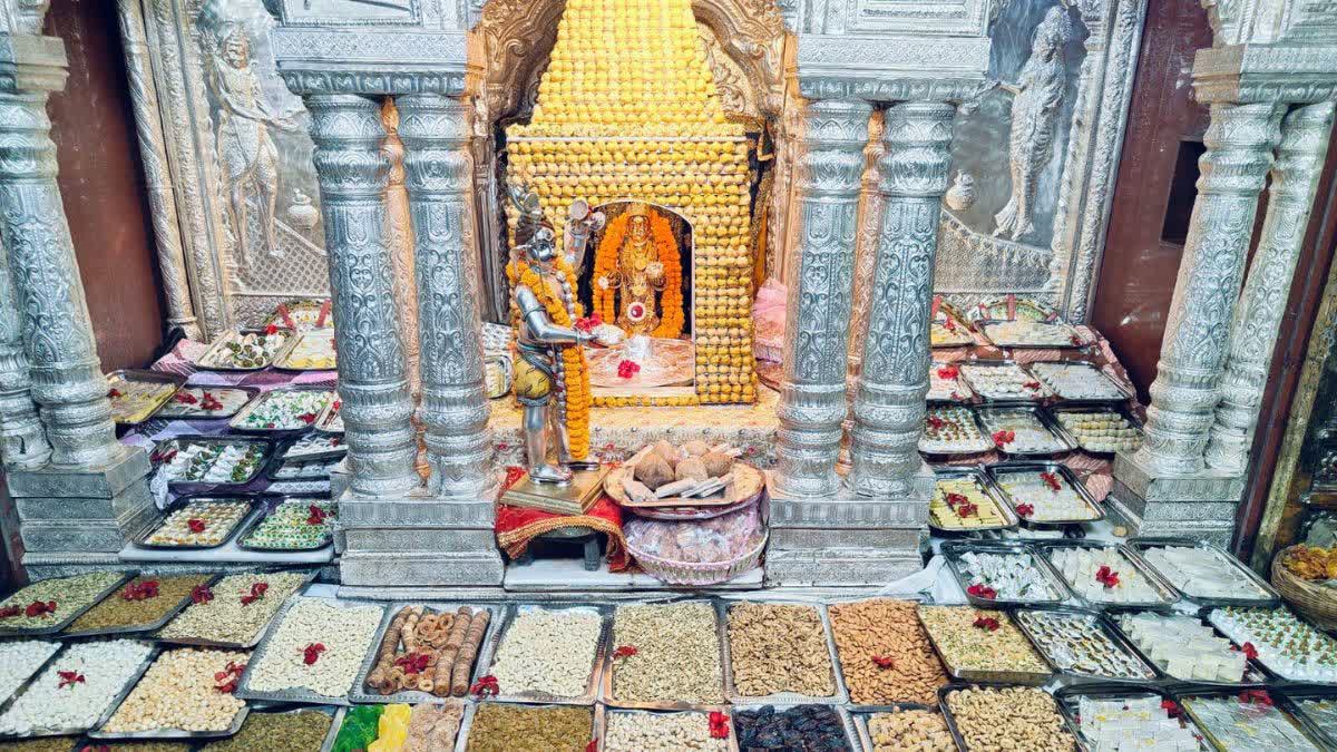 अन्नपूर्णा मंदिर में 511 कुंतल महाप्रसाद चढ़ाया गया.