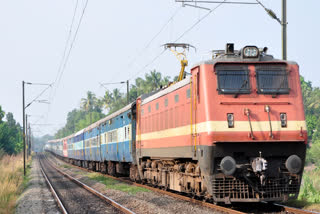 Bomb scare on Bihar Delhi Sampark Kranti Express Train in UP Gonda