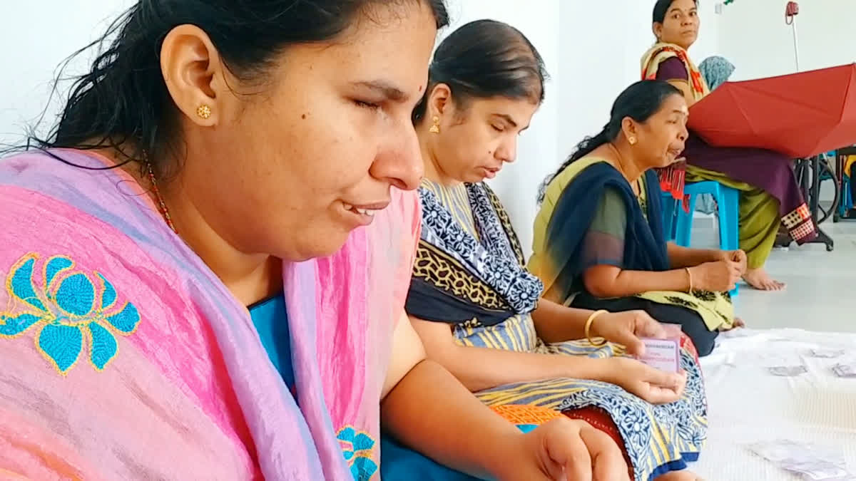 Sakshama Rehabilitation Centre  Singers at Sakshama  Sakshama Kozhikode  Sabitha And Viji Sakshama Rehabilitation Centre  Sakshama Rehabilitation Centre Activities  സക്ഷമ  സക്ഷമ കോഴിക്കോട്  സക്ഷമയിലെ പാട്ടുകാര്‍  സബിത വിജി സക്ഷമ  സക്ഷമ തൊഴില്‍ നൈപുണ്യ പരിശീലന കേന്ദ്രം