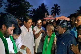 Opposition leader R Ashok observed drought in torchlight in Doddaballapur