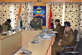 igp-kashmir-chairs-security-meeting-in-awantipora