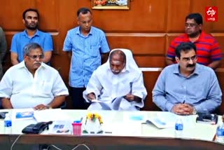 புயல் எச்சரிக்கை: முதலமைச்சர் ரங்கசாமி தலைமையில் நடைபெற்ற முன்னெச்சரிக்கை கூட்டம்