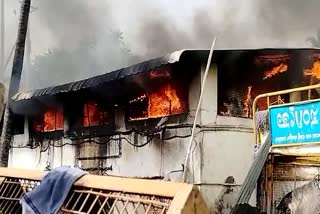 Etv Bharatmore-then-10-lakh-loss-due-to-fire-accident-in-male-mahadeshwar-hill