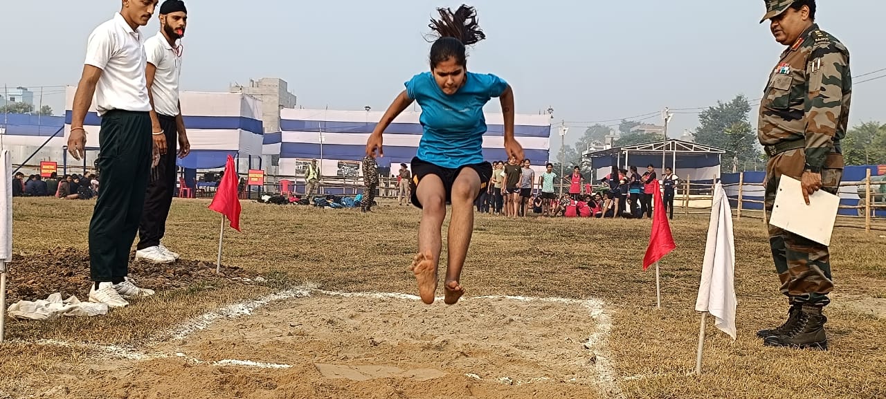 लॉन्ग जंप में शामिल अभ्यर्थी