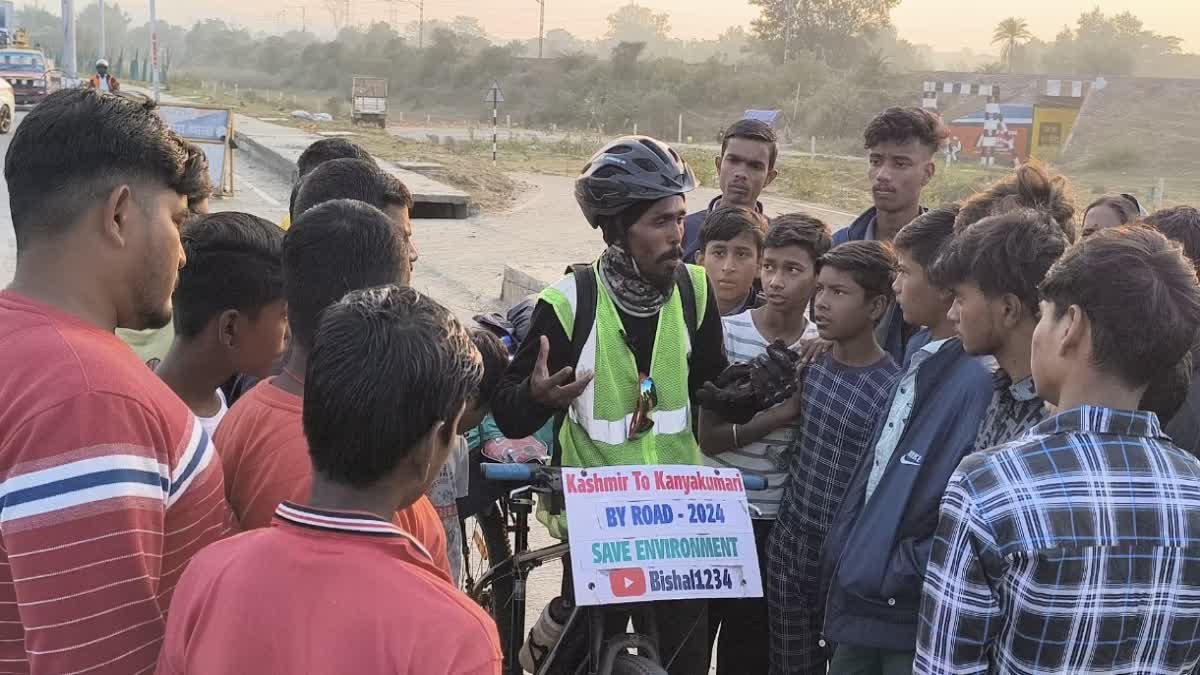 assam-youth-reached-koderma-by-cycling-for-environmental-protection