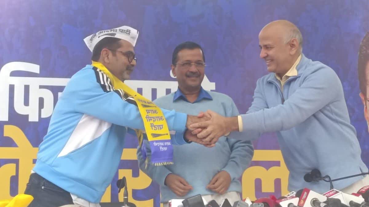 अवध ओझा AAP में शामिल