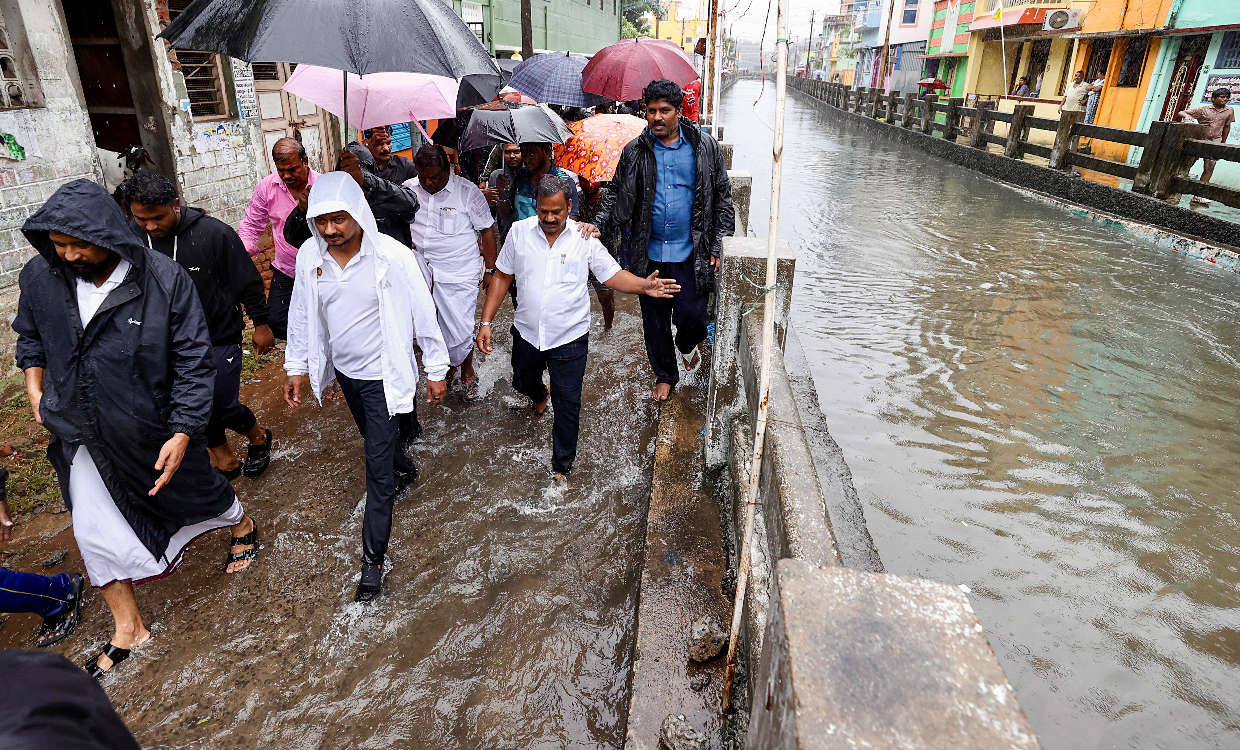 TAMIL NADU WEATHER  PUDUCHERRY WEATHER  RAIN ALERT  തമിഴ്‌നാട് മഴക്കെടുതി