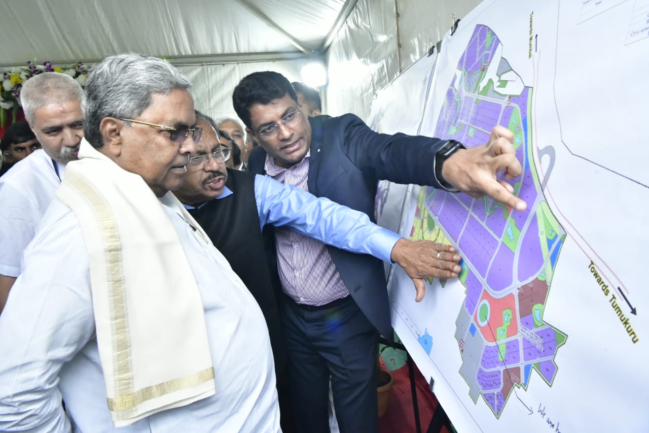 CM Siddaramaiah perform bhoomi pooja of international cricket stadium In Tumakuru