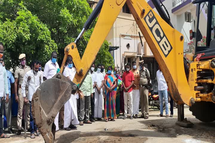 trichy road work stars with pooja by minister Valarmathi