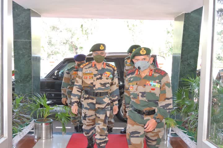 ARMY CHIEF VISITS FORWARD AREAS IN JAMMU-PATHANKOT REGION