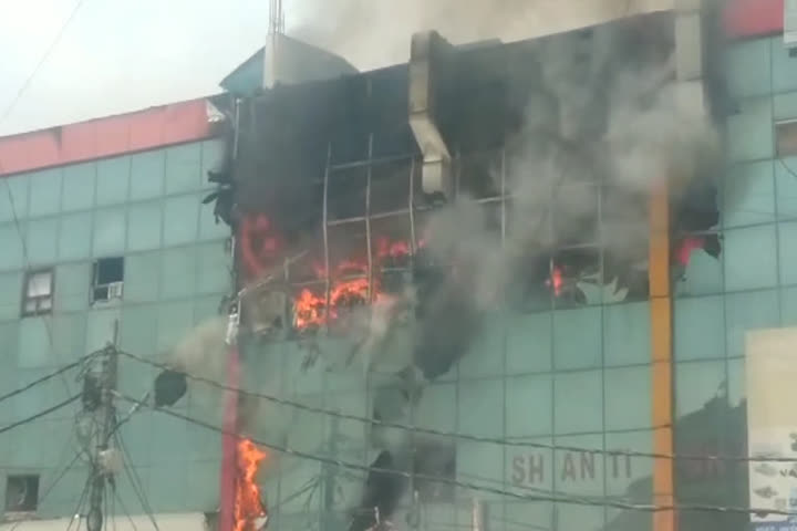 fire broke out in azadpur shanti tower