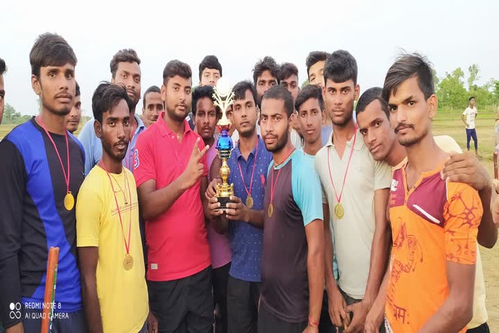 cricket-team-of-barun-tad-victory-in-rohtash-cricket-tournament