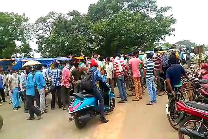 Showing protest against road repair 