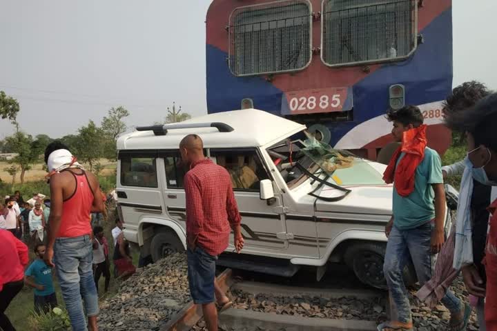 train hit bolero car on railway crossing in gopalganj 