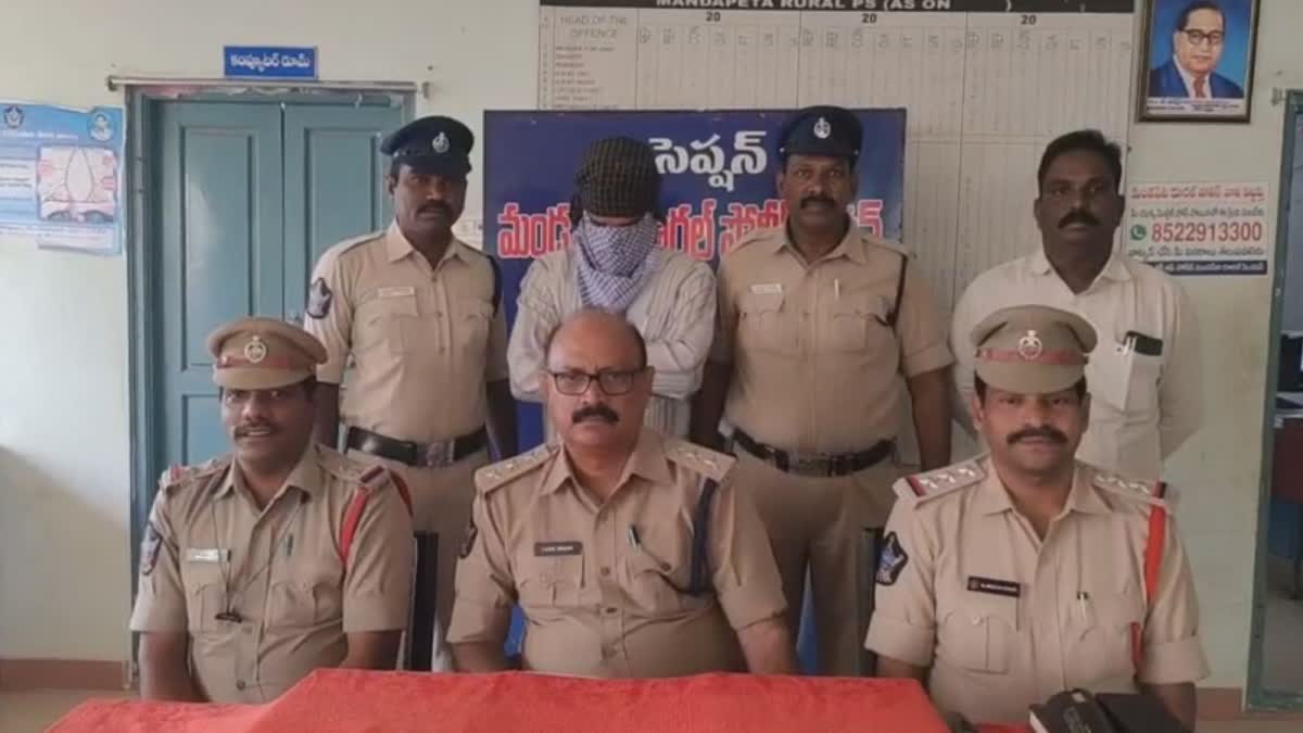 Andhra Pradesh: A vicious criminal who extorted money by claiming to be an officer arrested