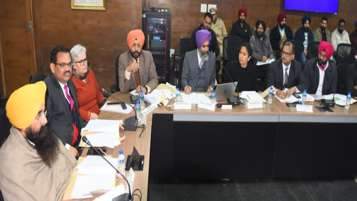 A meeting was held under the supervision of Punjab Agriculture Minister Gurmeet Khudiya to improve the working system of the Agriculture Department