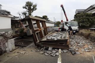 earthquake in Japan  death toll rises in japan  പ്രധാനമന്ത്രി ഫുമിയോകിഷിദ  ശക്തമായ തുടര്‍ചലനങ്ങള്‍