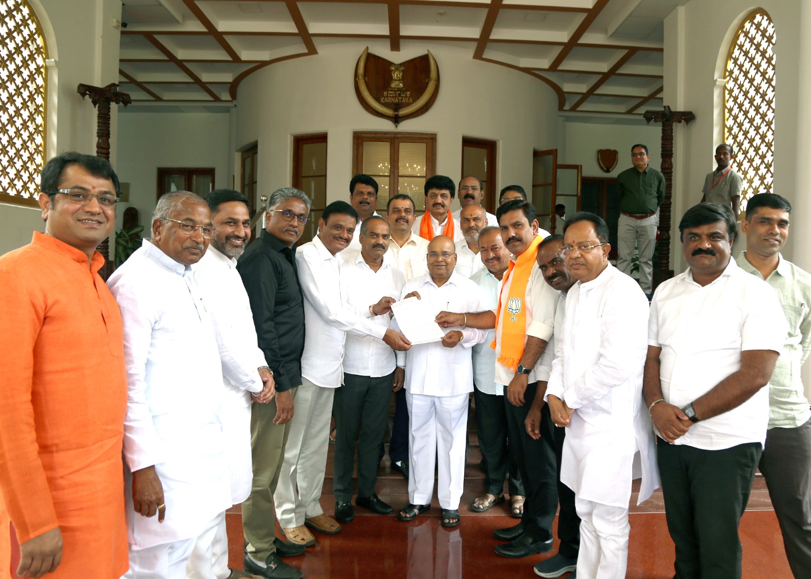 ಶ್ರೀಕಾಂತ್ ಪೂಜಾರಿ ಬಂಧನ  ರಾಜಭವನದ ಕದ ತಟ್ಟಿದ ಬಿಜೆಪಿ  BJP delegation  Arrest of Srikanth Pujari