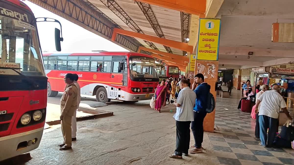 KARNATAKA GOVT HIKE IN BUS FARE  DHARWAD  ಸಾರಿಗೆ ಬಸ್​ ದರ ಪರಿಷ್ಕರಣೆ  HUBBALLI