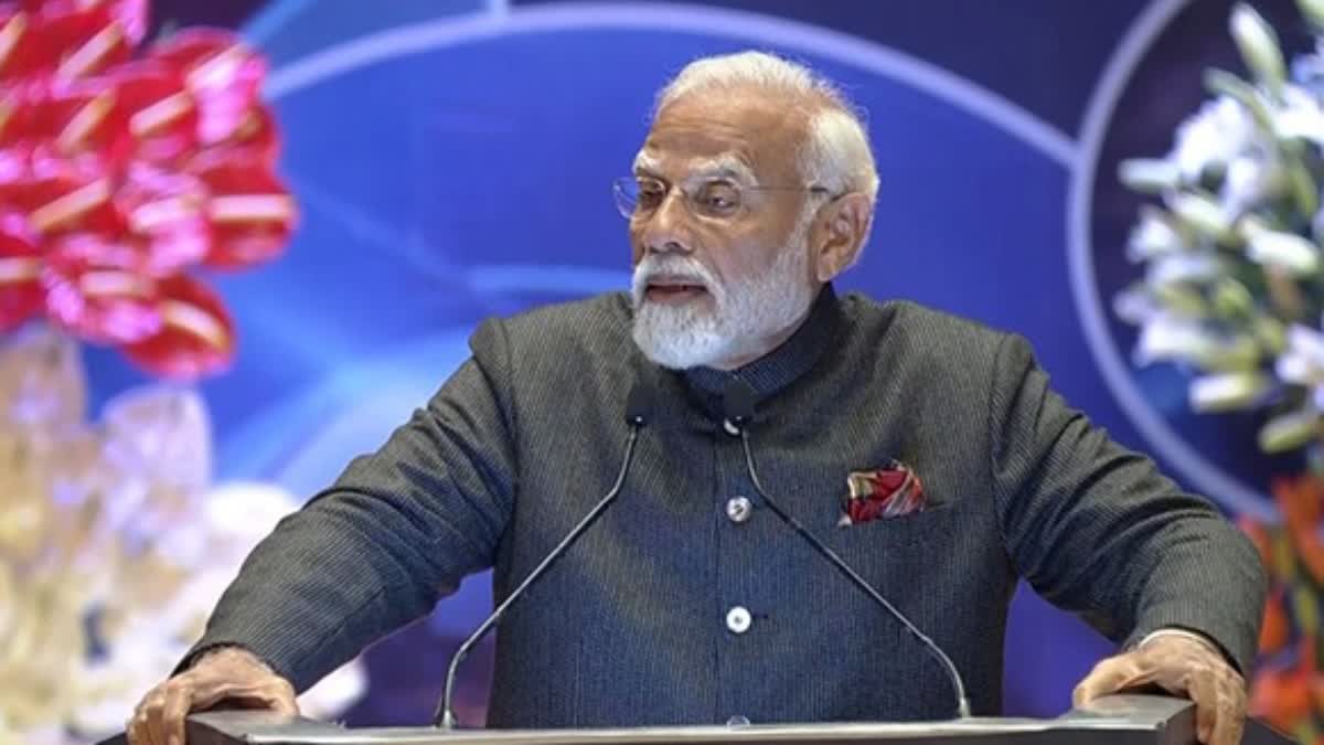 PM Modi On UPI at Eiffel Tower