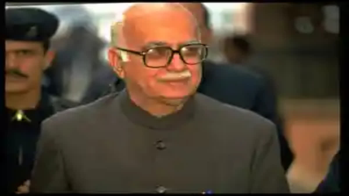 Several BJP Dignitaries Congratulate LK Advani On Being Conferred With ...