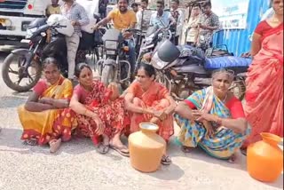 Ongole_People_Strike_on_Road_Due_to_Water_Issue