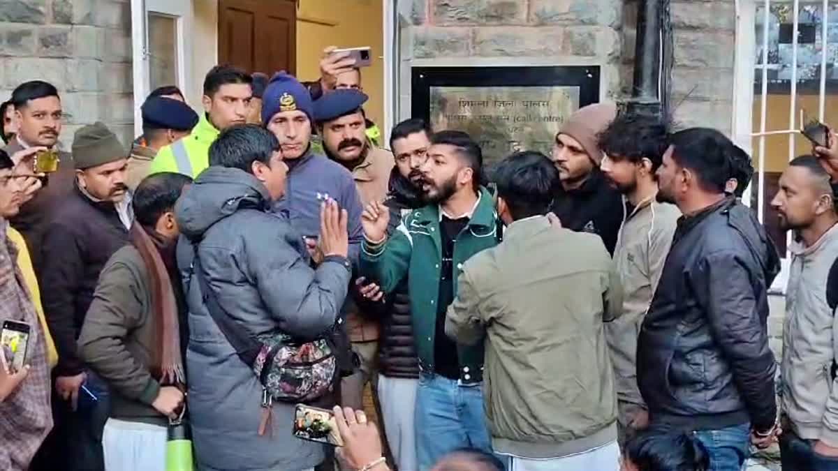 RUCKUS BETWEEN POLICE AND TOURISTS in Shimla