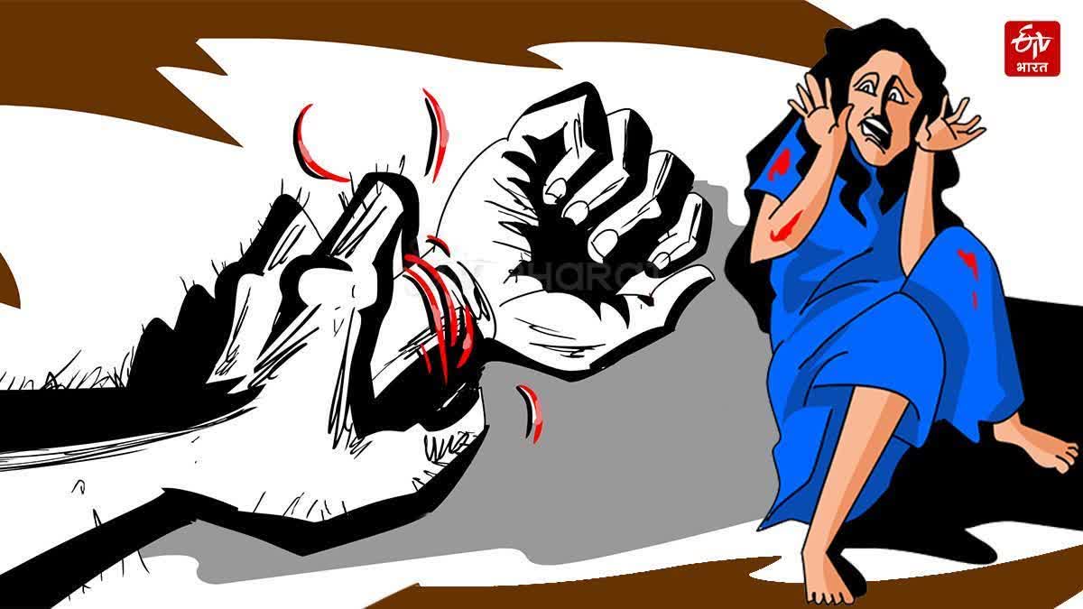 mumbai crime news woman physical abuse in train at bandra station, accused arrested