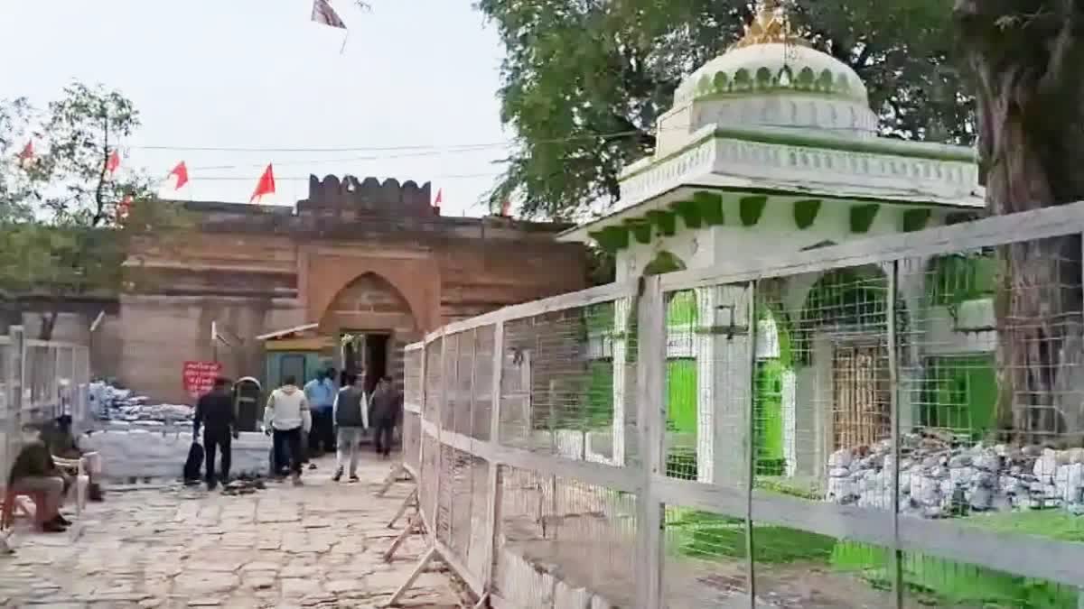 DEVOTEES PRAYERS AT BHOJSHALA