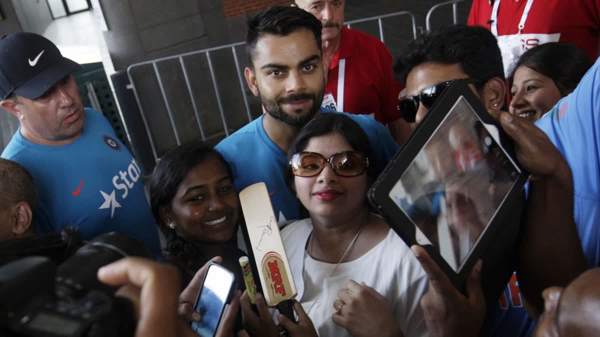 Virat Kohli called his fans inside the house