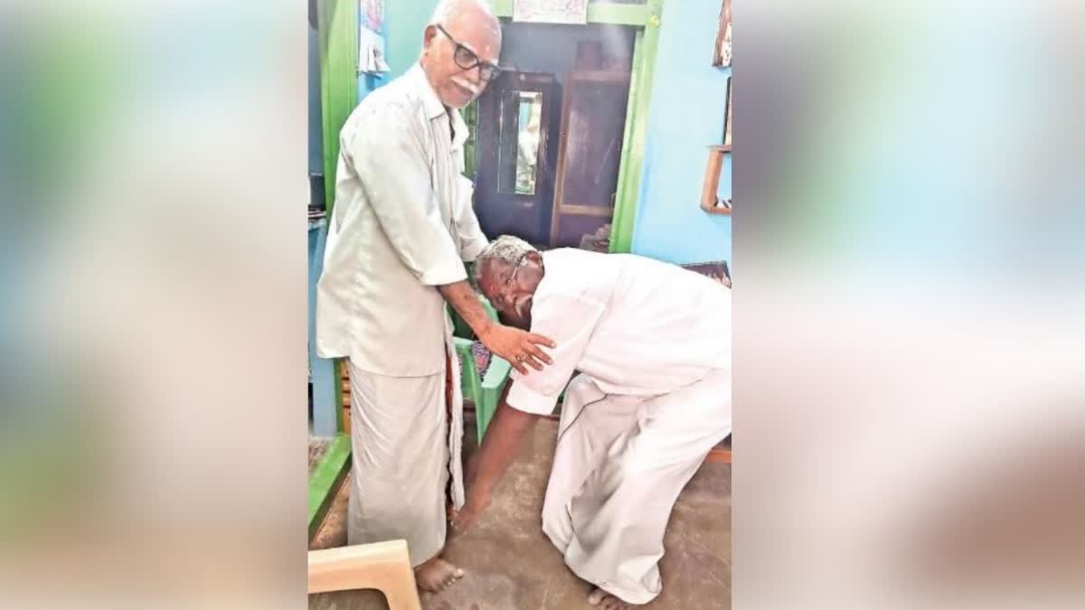 After 63 years of tireless search, a man met his teacher and took his blessings