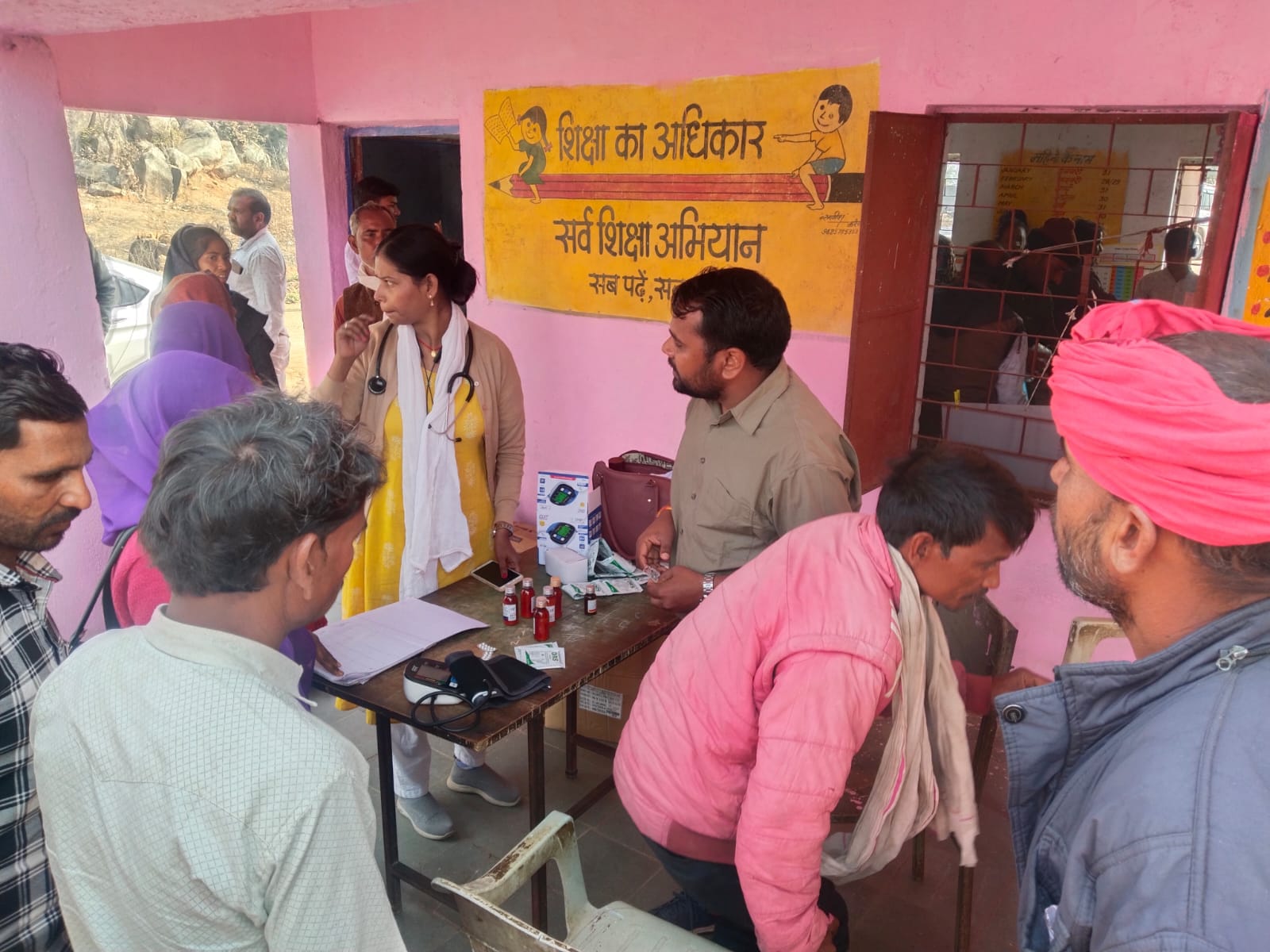 SHIVPURI PEOPLE ILL EATING BHANDARA