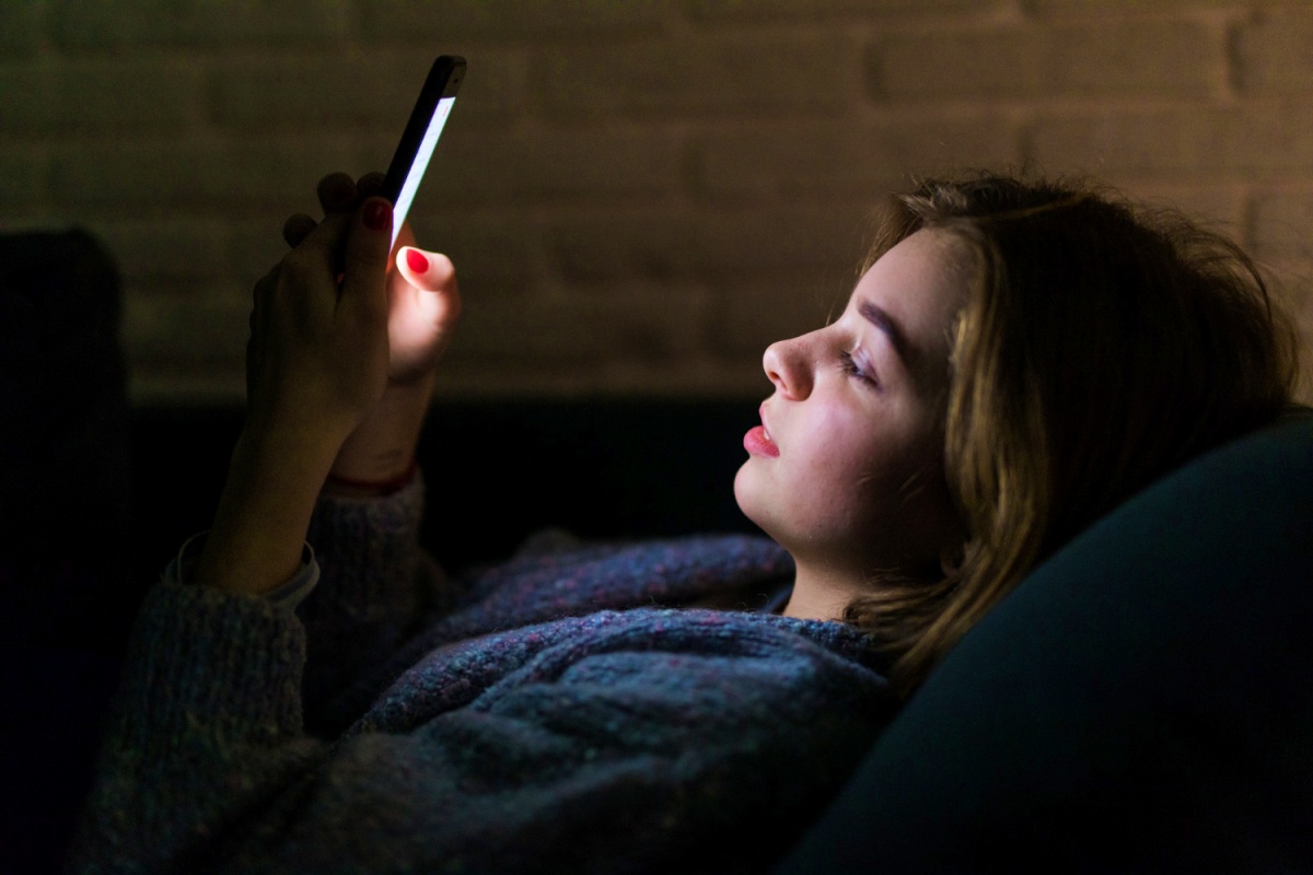 Prolonged exposure to blue light from devices is a cancer risk