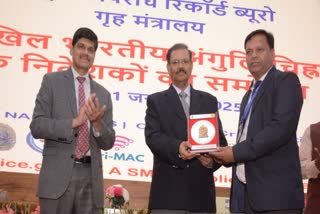 Fingerprint expert Inspector Abid Ansari honored