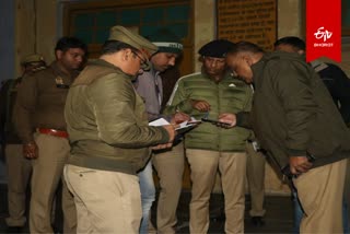 हाथरस में छात्रा के अपहरण की सूचना पर पहुंची पुलिस.