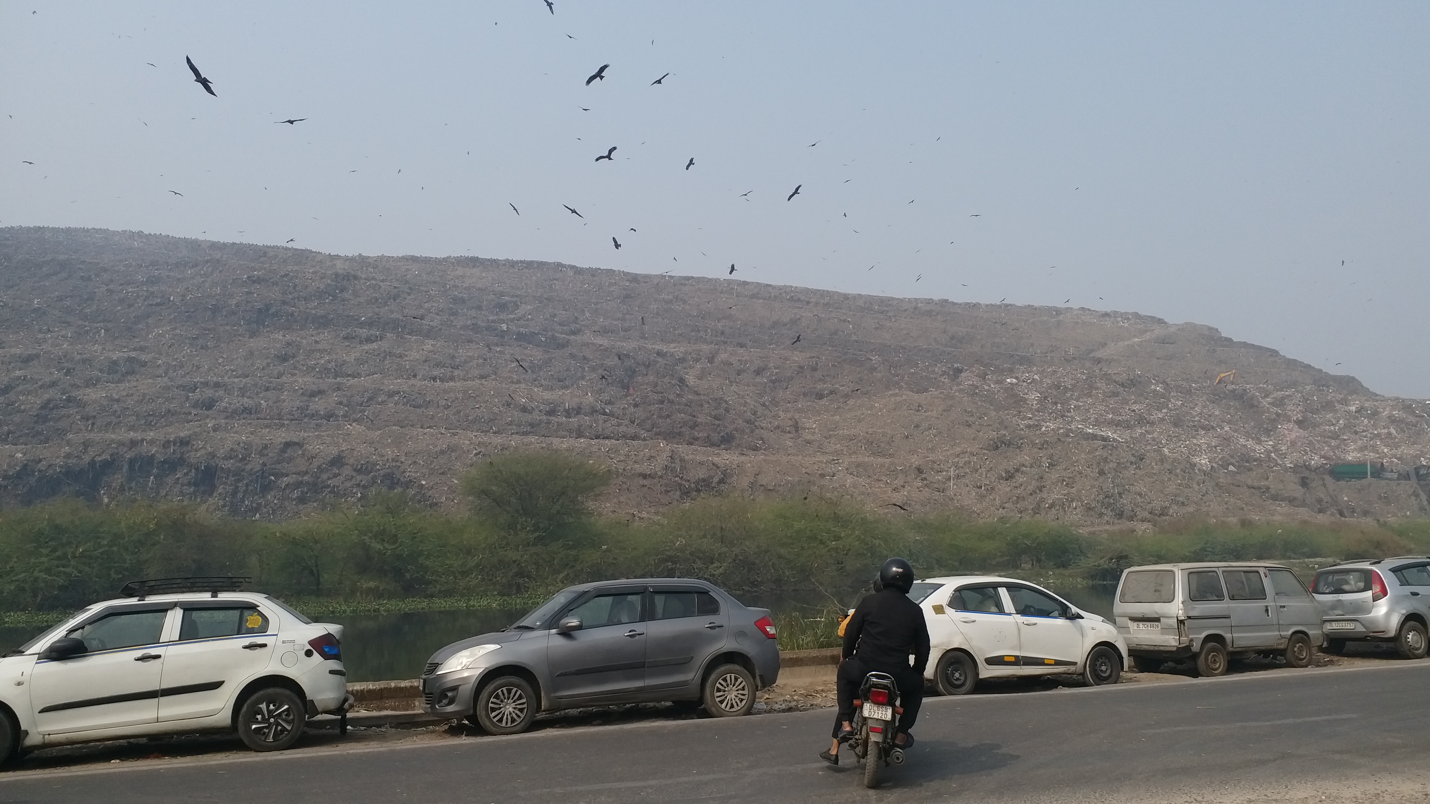 बदबू और बीमारियों से बेहाल हैं लैंडफिल साइट्स के लोग