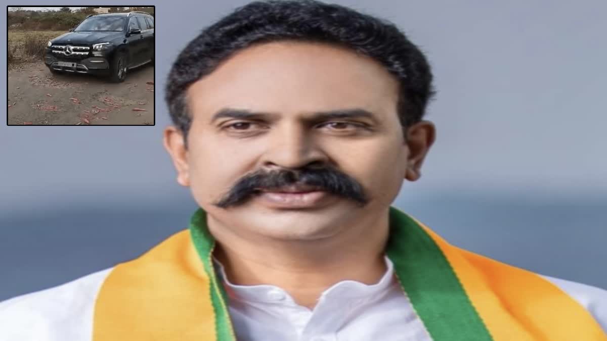 Carrots Thrown On Vehicle Of Madha Mp Ranjeetsingh Naik Nimbalkar by bjp supporters