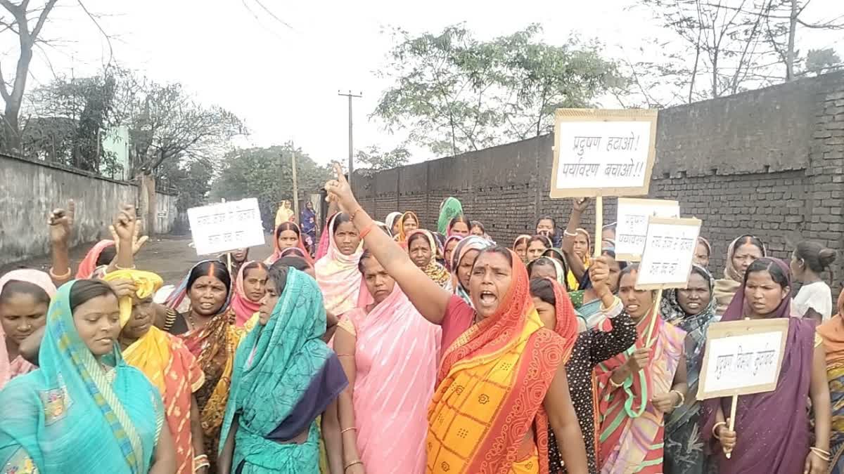 Villagers protest against pollution from iron factory in Giridih