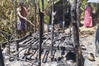 ആദിവാസിയുടെ കുടിൽ കത്തിനശിച്ചു  Tribals hut was burnt down  Tribal Hut Was Burnt Down In Idukki  കുടിൽ കത്തിനശിച്ചു  ആദിവാസി കുടിൽ കത്തി