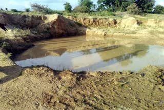 Three people of the same family drowned in a field pit