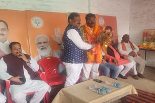 Party workers welcomed BJP leader Tala Marandi in Sahibganj after candidate from Rajmahal Lok Sabha seat