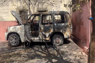 Young man burnt alive in car in Jaipur