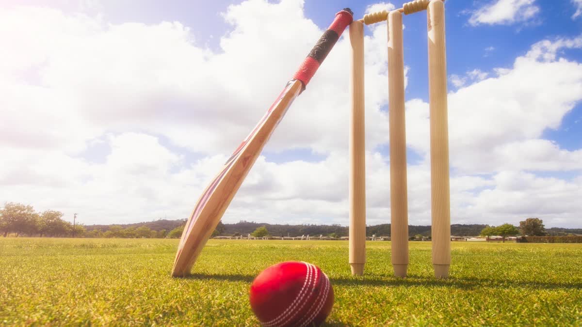 Padmakar Shivalkar Dies