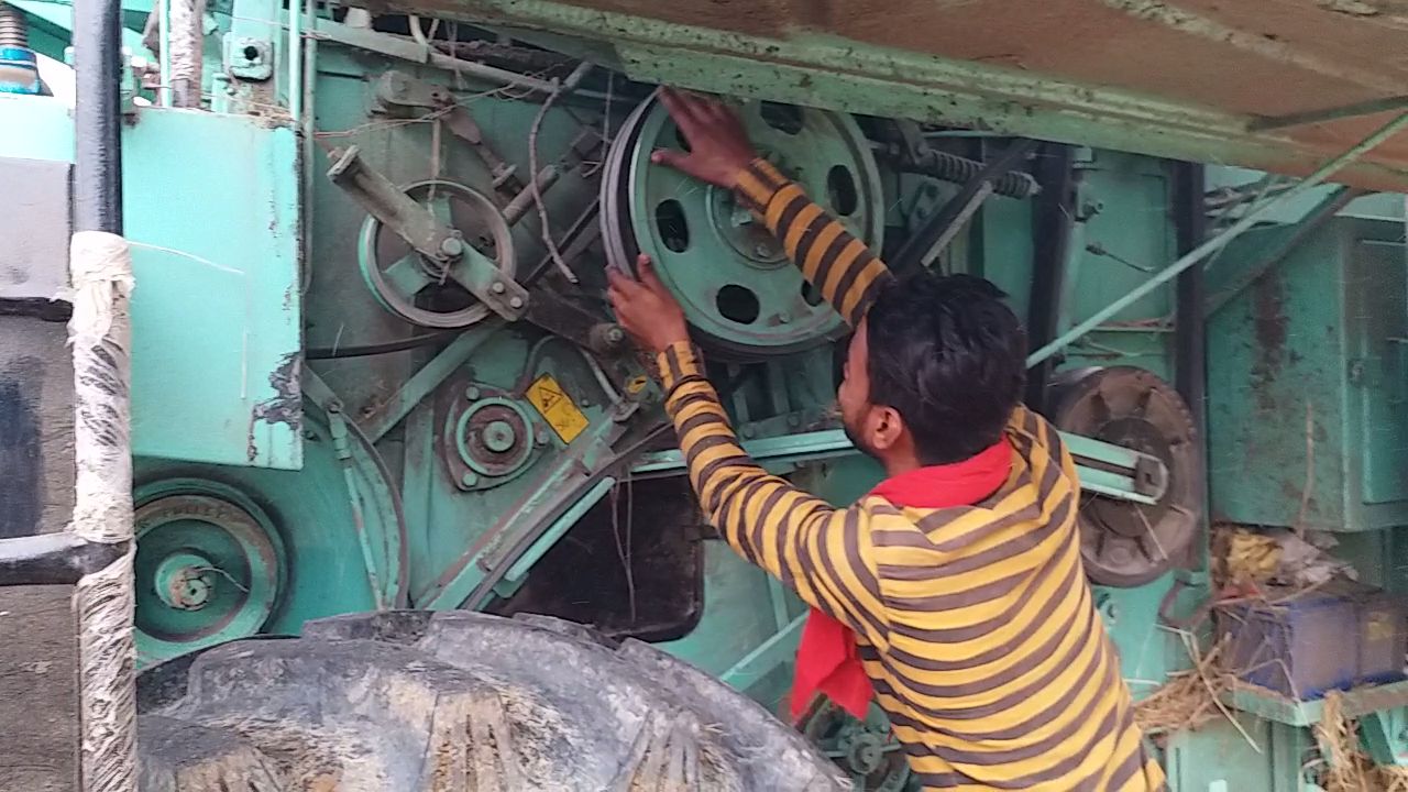 Shahdol Free Training Operating making Harvester