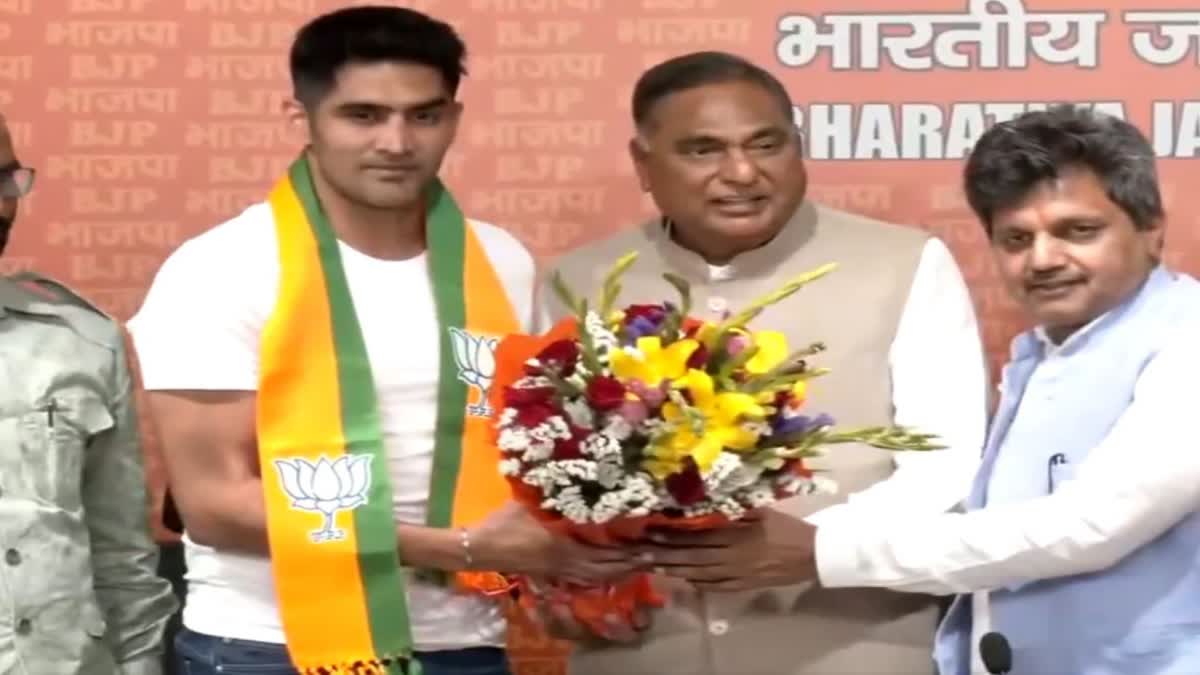 Haryana olympian boxer vijender singh Join Bjp after quitting Congress