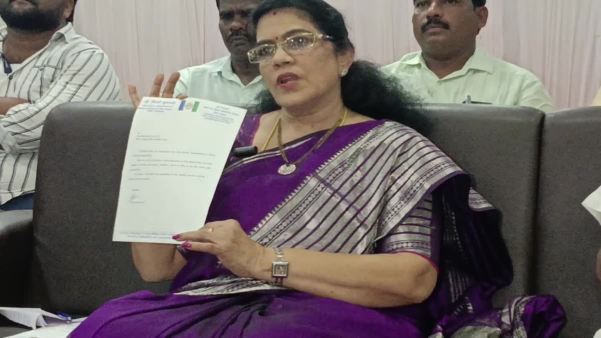 Killi Kriparani resigned from YCP