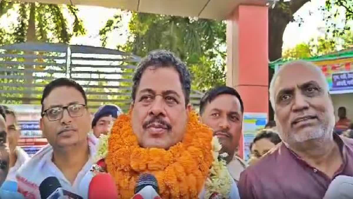 एनडीए गठबंधन प्रत्याशी जदयू के गिरधारी यादव ने किया नामांकन